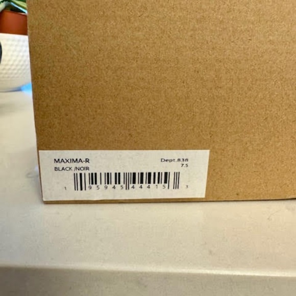 Steve Madden Black Maxima Sneakers 7.5 - Picture 3 of 4